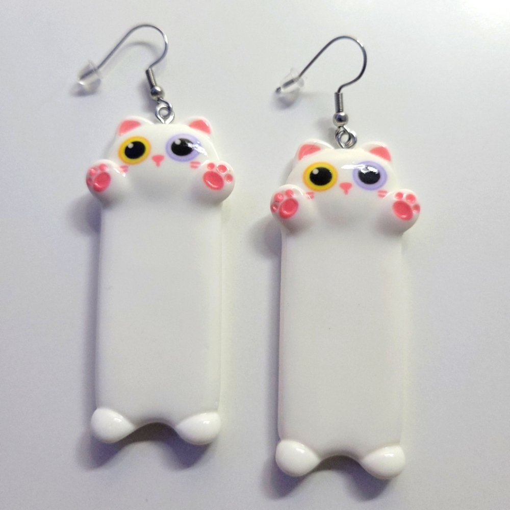 NWT Cat Lady White And Pink Cat Long Earrings Two Color Eyes Hypoallergenic - Picture 5 of 5